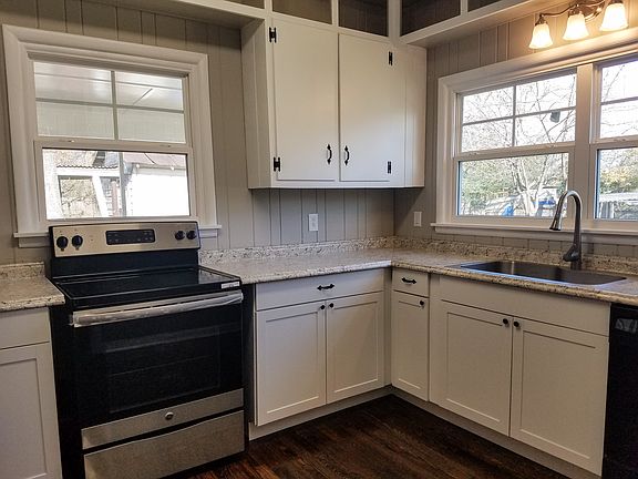 2nd image of 301 Bingham St SE