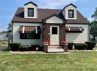 31 Ontario Dr, Cheektowaga, NY 14225