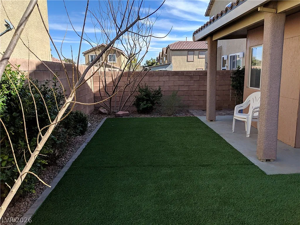 3 bed, 2.5 bath, 2031 sqft, $1,850 — Photo 2