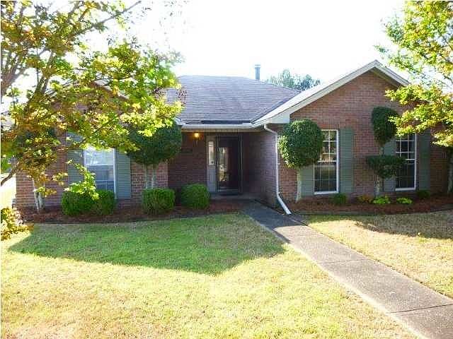 1st image of 3884 Berkshire Dr