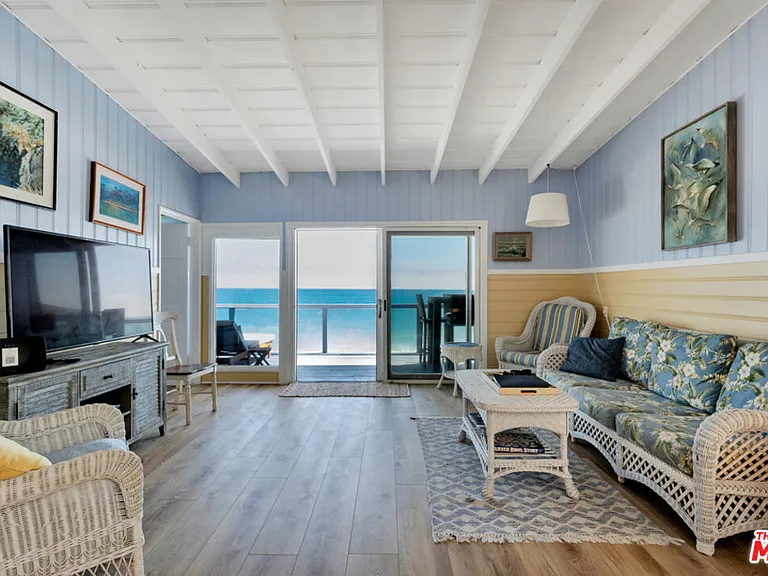 24528 Malibu Rd — Photo 15