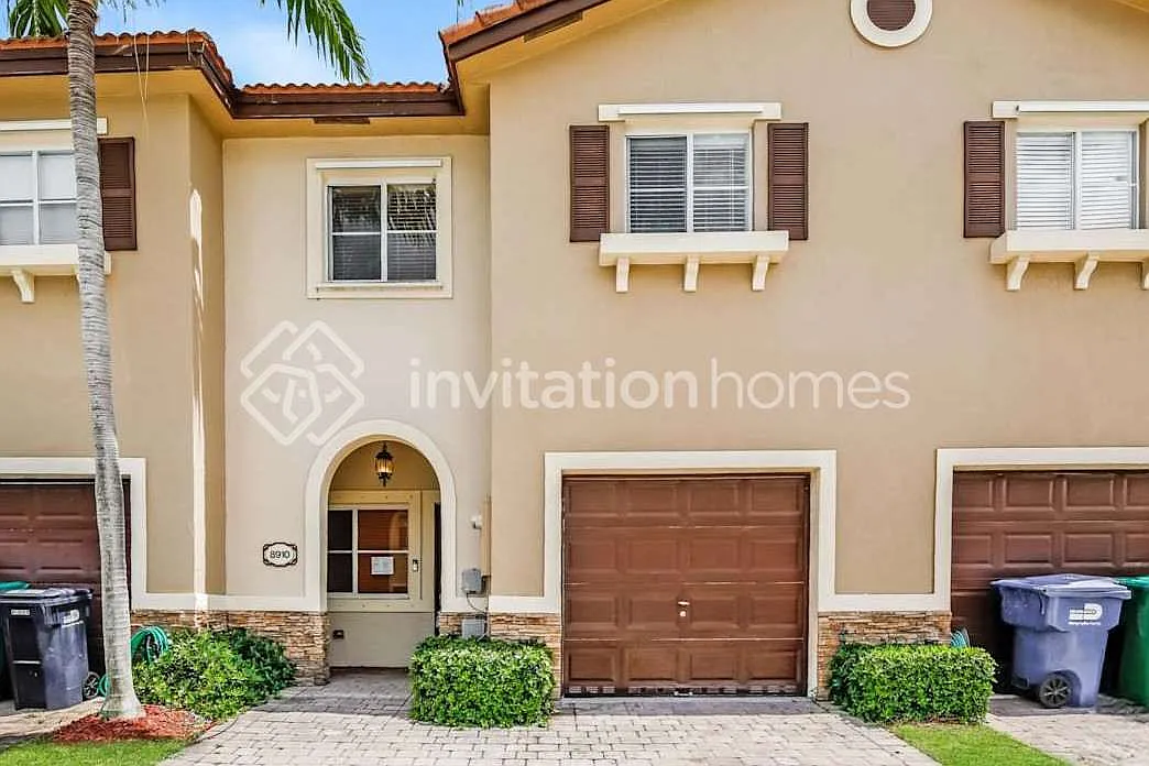 8910 SW 220th Ln Cutler Bay, FL 33190 — Photo 1