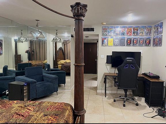 2nd image of 2016 Main St APT 1708