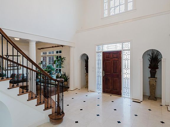 4th image of 1103 Greymoor Rd