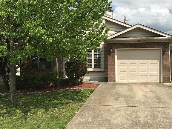 5th image of 227 Christopher Dr