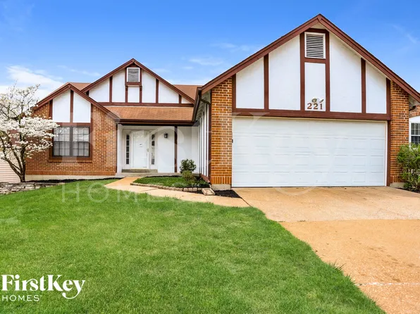 221 Brookmont Farm Ct, Ballwin, MO 63021