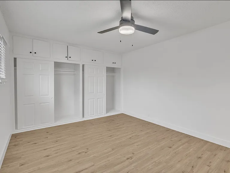 1055 Loma Ave — Photo 21