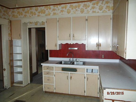 5th image of 299 Superior St