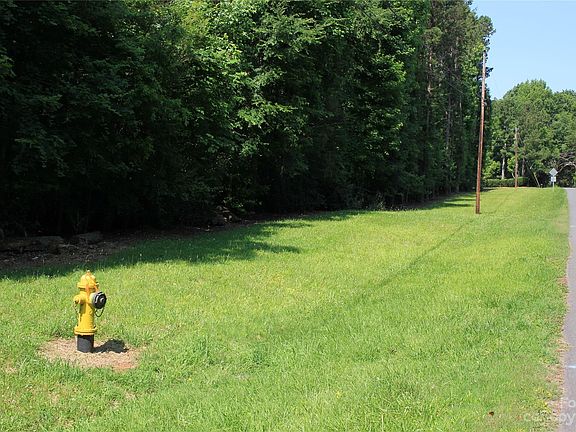 2nd image of Na Hickory Dr