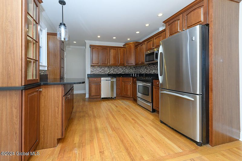 5th image of 107 Rosemont Street