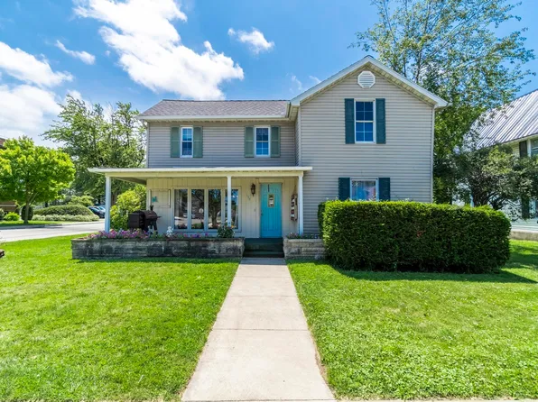134 E Lake St, Topeka, IN 46571