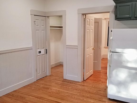 3rd image of 541 41st St