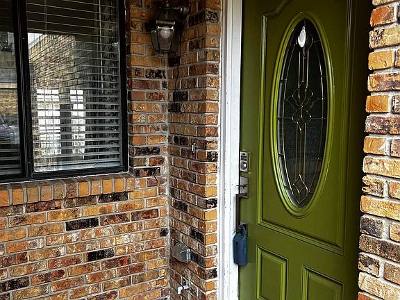 2nd image of 2827 Villager Cir