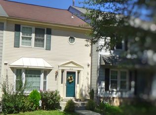 7318 Rolling Oak Ln, Springfield, VA 22153