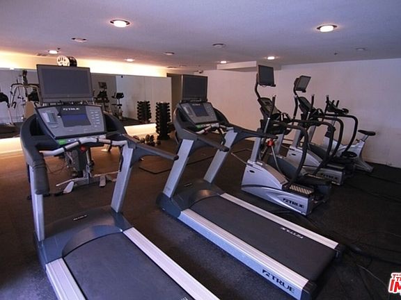5th image of 939 Palm Ave APT 403