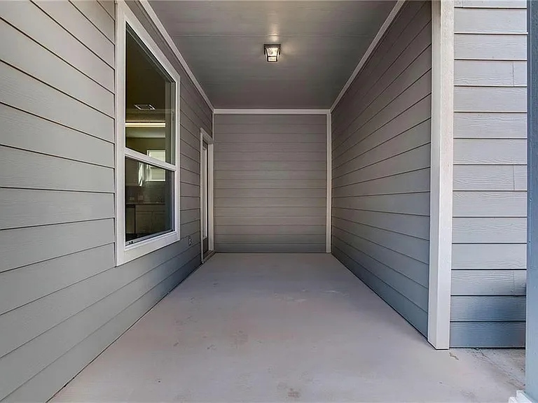 10502 Fulton Ave — Photo 9