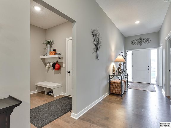4th image of 4446 Leawood Dr