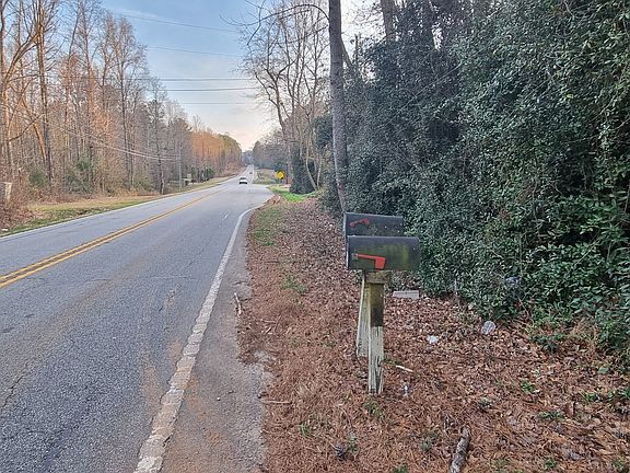 2nd image of 1054 Roscoe Rd