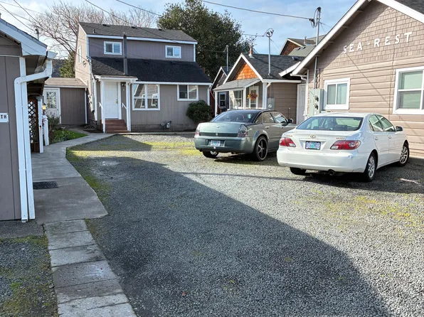 319 4th Ave APT 1, Seaside, OR 97138