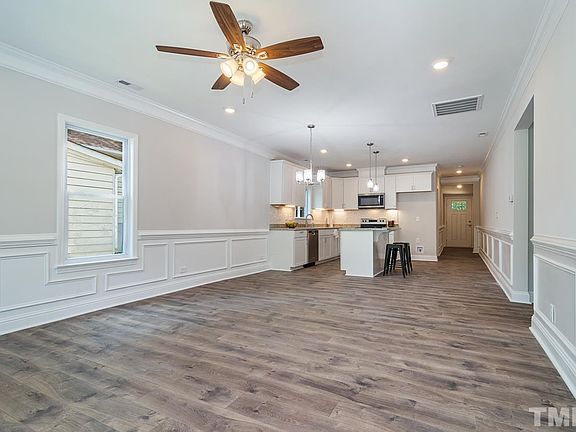 3rd image of 2616 Sater St