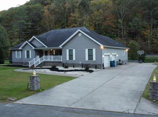 58 Montrose Dr, Raccoon, KY 41557