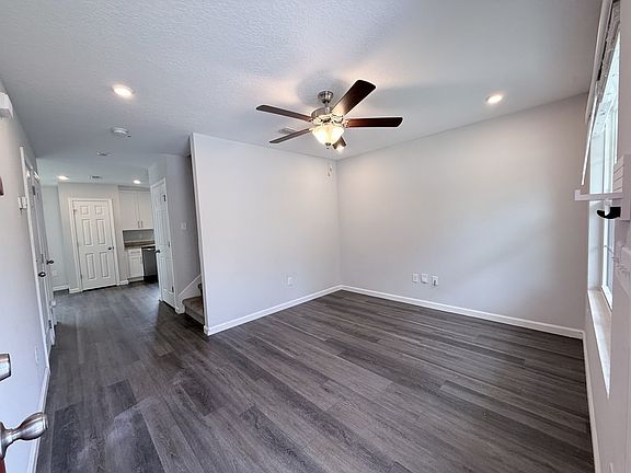 5th image of 4541 Cambria St