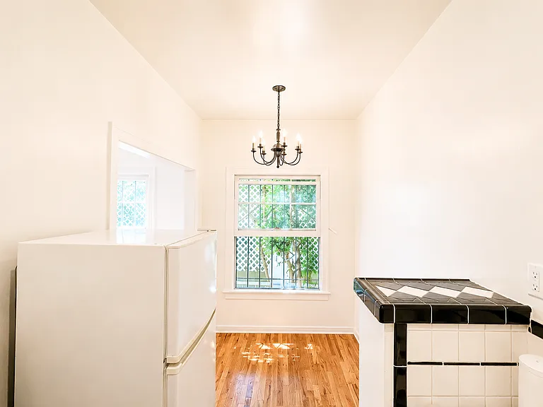 2028 N Beachwood Dr #106 — Photo 13