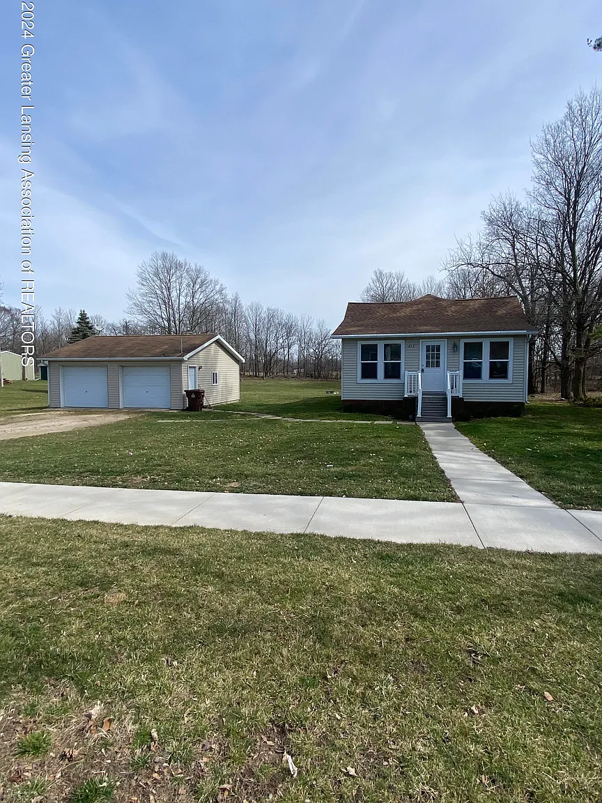 217 Maple St photo 1