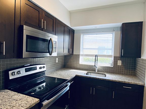 3rd image of 420 SW 1st Ct #1