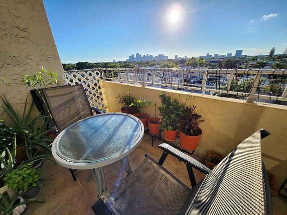 5th image of 900 NE 18th Avenue #602