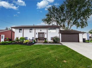 7407 Greenview Rd, Niagara Falls, NY 14304