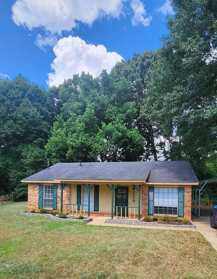 Beautiful 3 Bed 2 Bath Ranch style home — Photo 1
