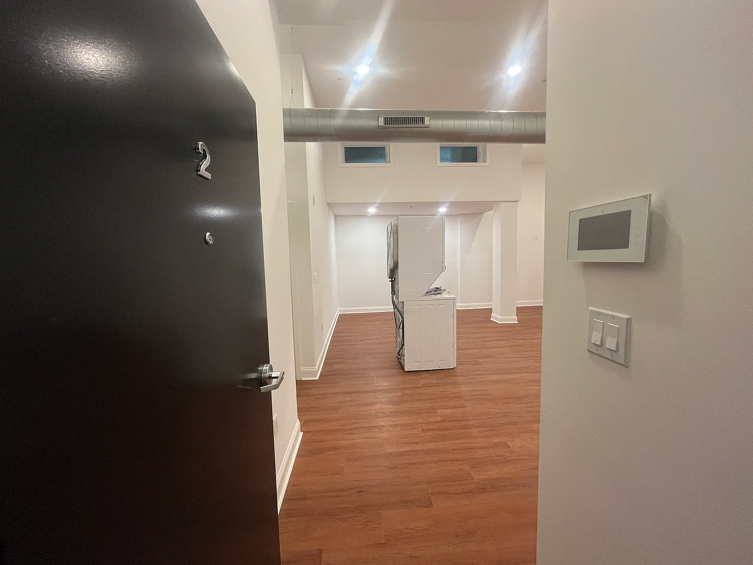 1 bed, 950 sqft, $2,300 — Photo 2