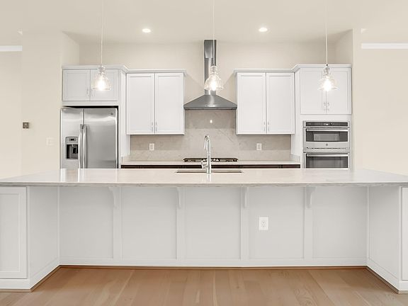 4th image of 23580 Belvoir Woods Ter