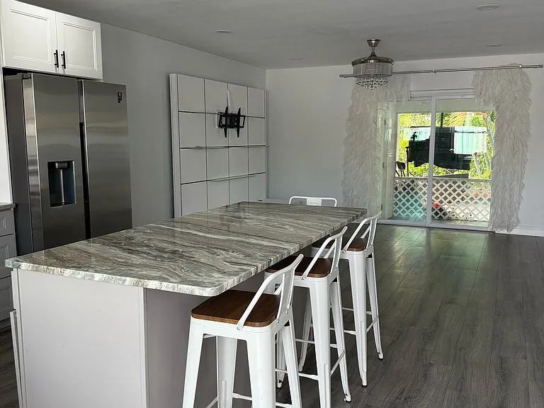 2023 NE 15th Ave — Photo 6