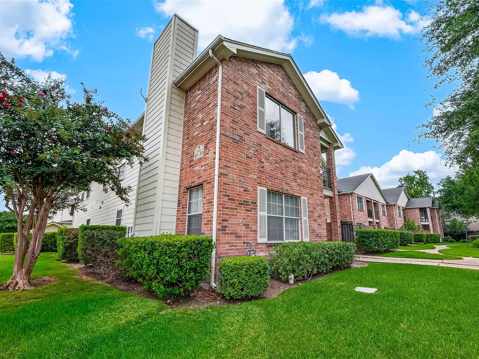 3 bed, 2.5 bath, 2311 sqft, $2,150 — Photo 4