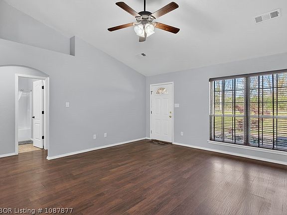 5th image of 5526 Hilltop Rd