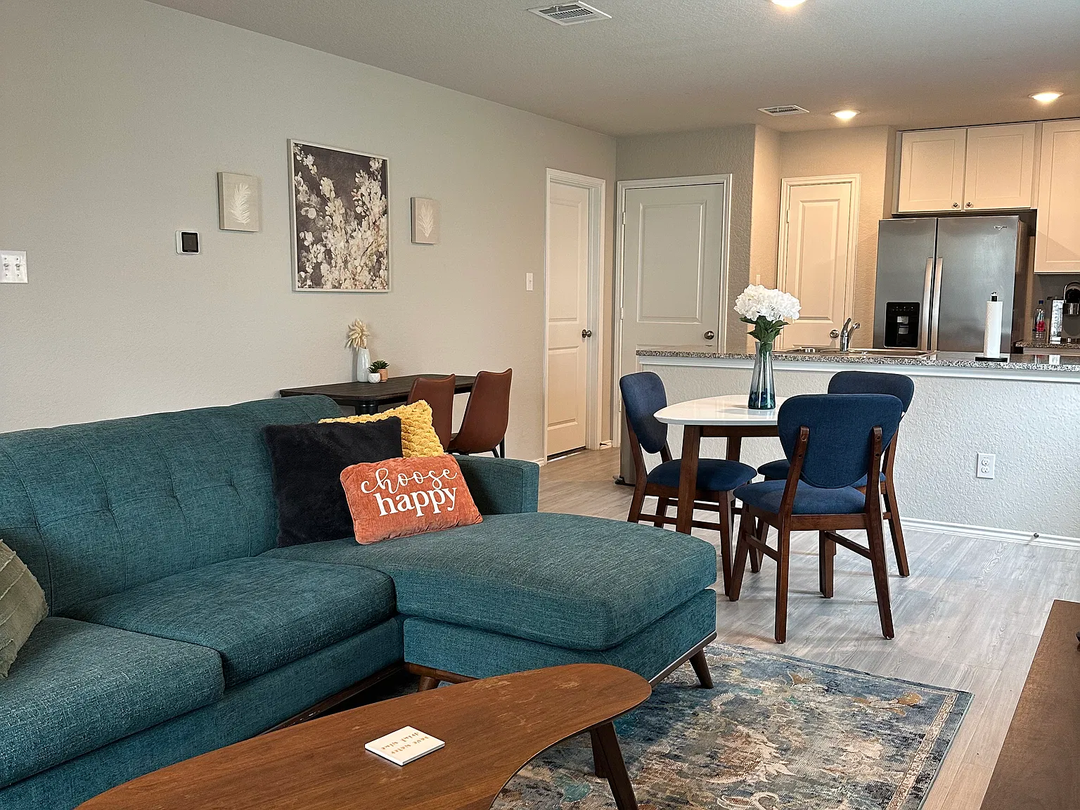 3 bed, 1021 sqft, $3,200 — Photo 3
