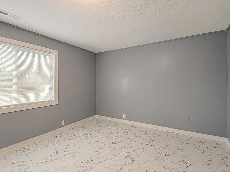 10746 Cambridge Ave — Photo 6