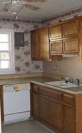4th image of 1417 E 39th St Unit A