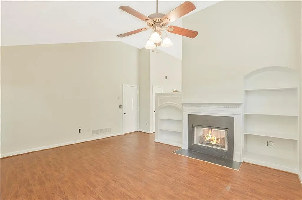 Building Photo - 328 White Oak Way