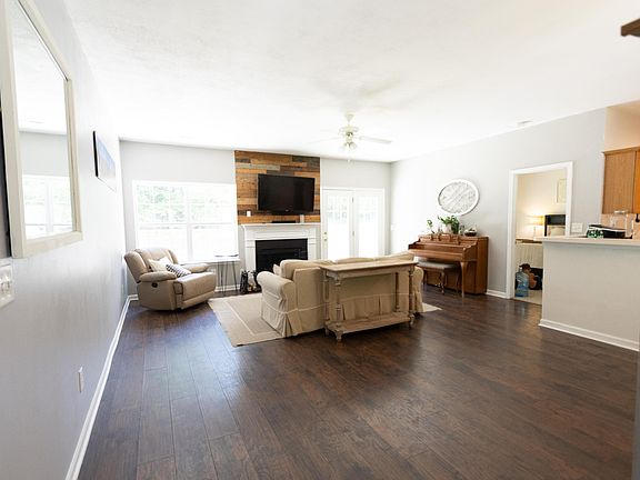 5th image of 131 Highwoods Plantation Ave