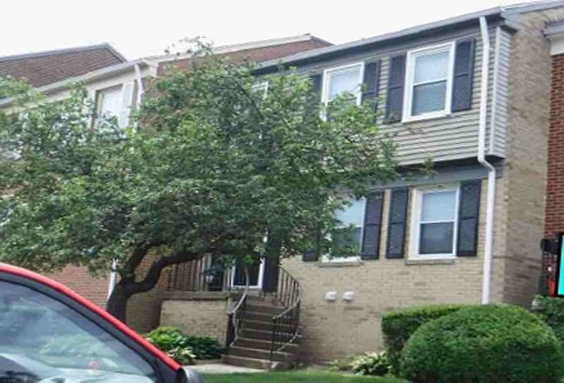 2nd image of 933 Sherwood Ct