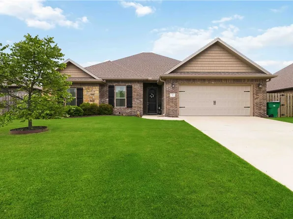 201 Cisterna Dr, Centerton, AR 72719