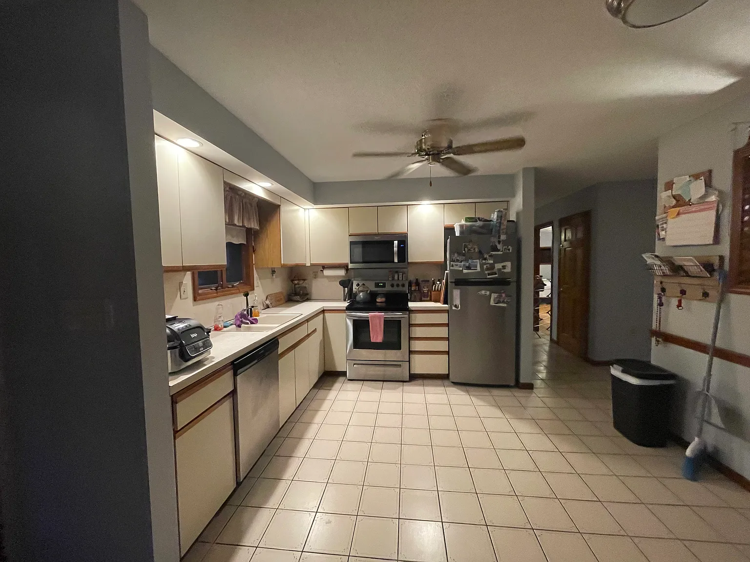2 bed, 1200 sqft, $2,400 — Photo 2