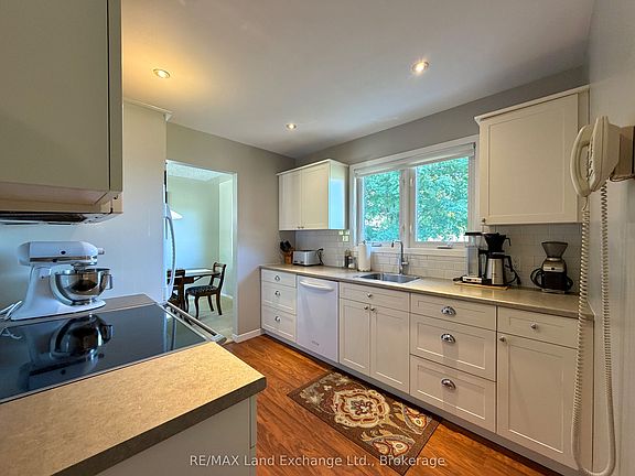 2nd image of 426 Catherine St