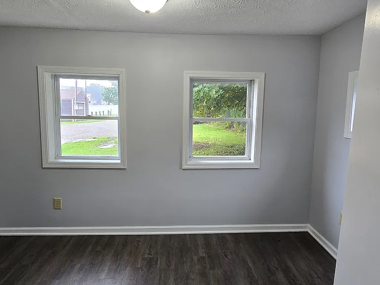 1133 North Ave NE — Photo 5