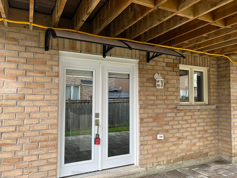 70 Juglans Cres #BASEMENT — Photo 2