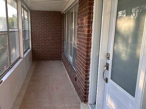 2nd image of 205 Vauxhall Dr