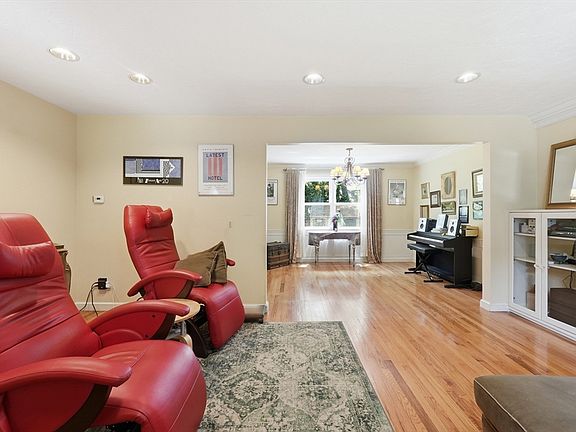 5th image of 13 Stagg Dr
